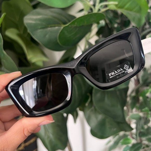 Prada Accessories - SALE 🌻PRADA cat eye spr13z sunglasses 🌸